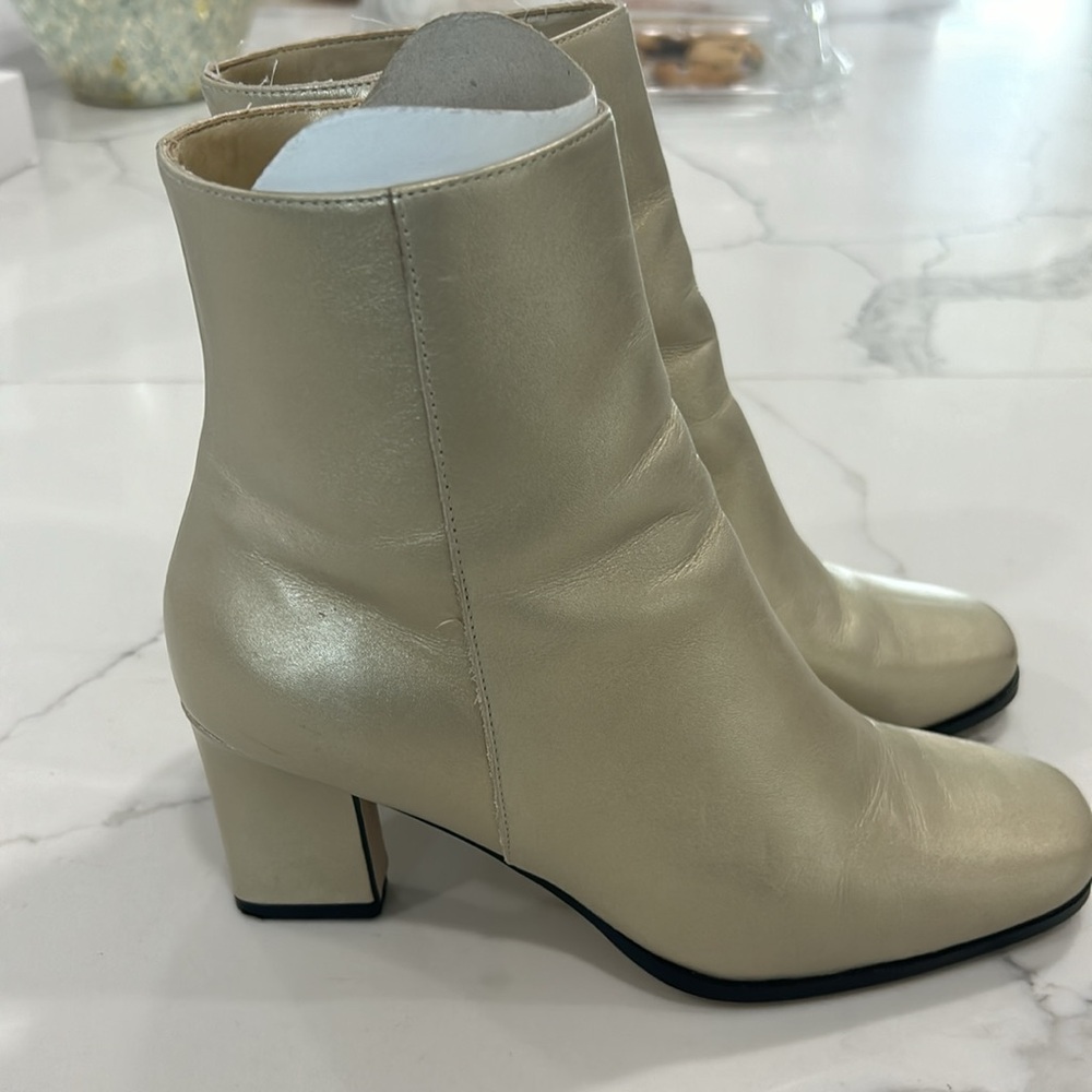 Classique‎ New Without Tags Women’s Booties. Size 8.5